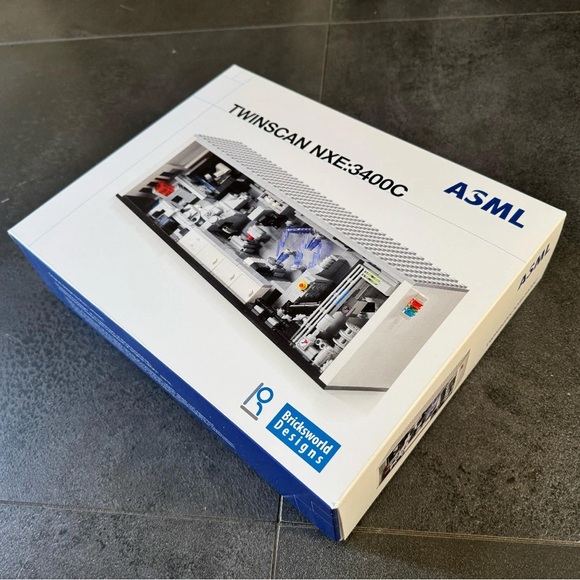 Lego ASML Twinscan NXE:3400C Building Set - White and Black - Picture 2 of 4